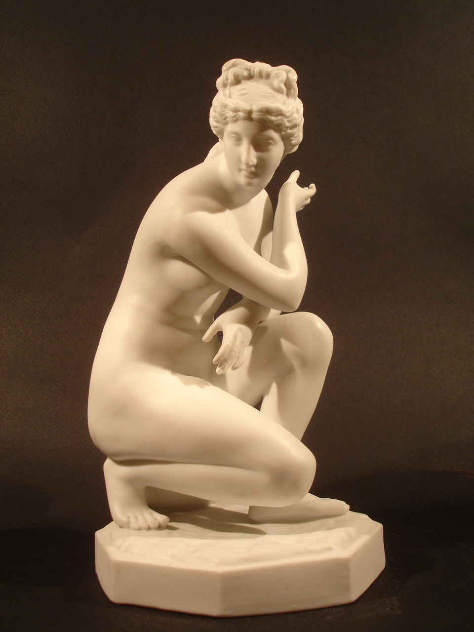 "Aphrodite." Date XIXe siècle. Dimension: 25 cm. Catalogue d'antiquités Olivier Berni Intérieurs