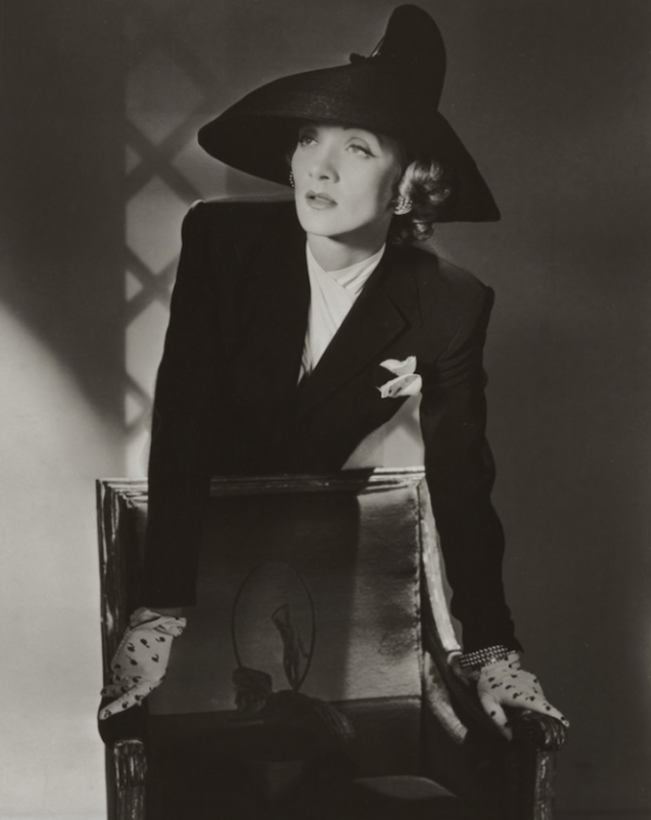 Photographie par Horst P. Horst de « Marlene Dietrich (NYC, 1942) » 