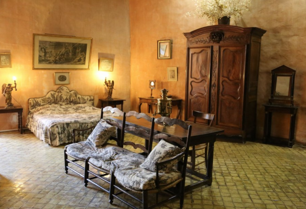 Chateau Lourmarin vaucluse decoration, histoire et architecture 6