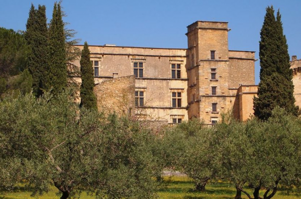 Chateau Lourmarin vaucluse decoration, histoire et architecture 7