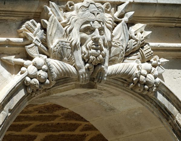 Chateau Suze la rousse histoire et décoration interieur 10