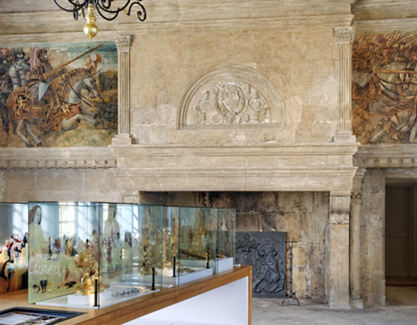 Chateau Suze la rousse histoire et décoration interieur 3