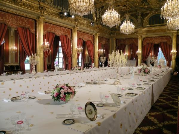 Vue latérale salle fête décoration palais elysées