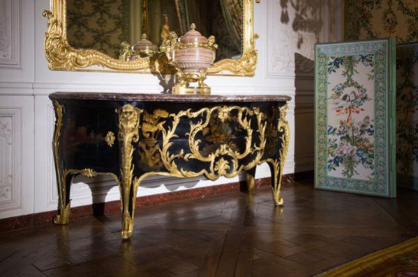 Arts décoratifs commode ébéniste Gaudreaus Louis XV château de versailles