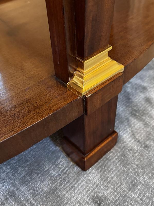Détail piétement console en demi-lune d'époque Empire en acajou attribuée à l'ébéniste Marcion