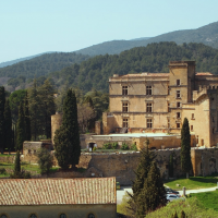 Chateau Lourmarin vaucluse decoration, histoire et architecture 1