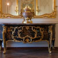 Arts décoratifs commode ébéniste Gaudreaus château de versailles